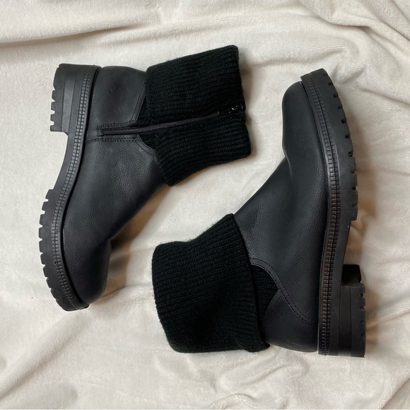 Life Stride Women's Simone Black Leather Almond Toe Booties - Picture 2 of 11